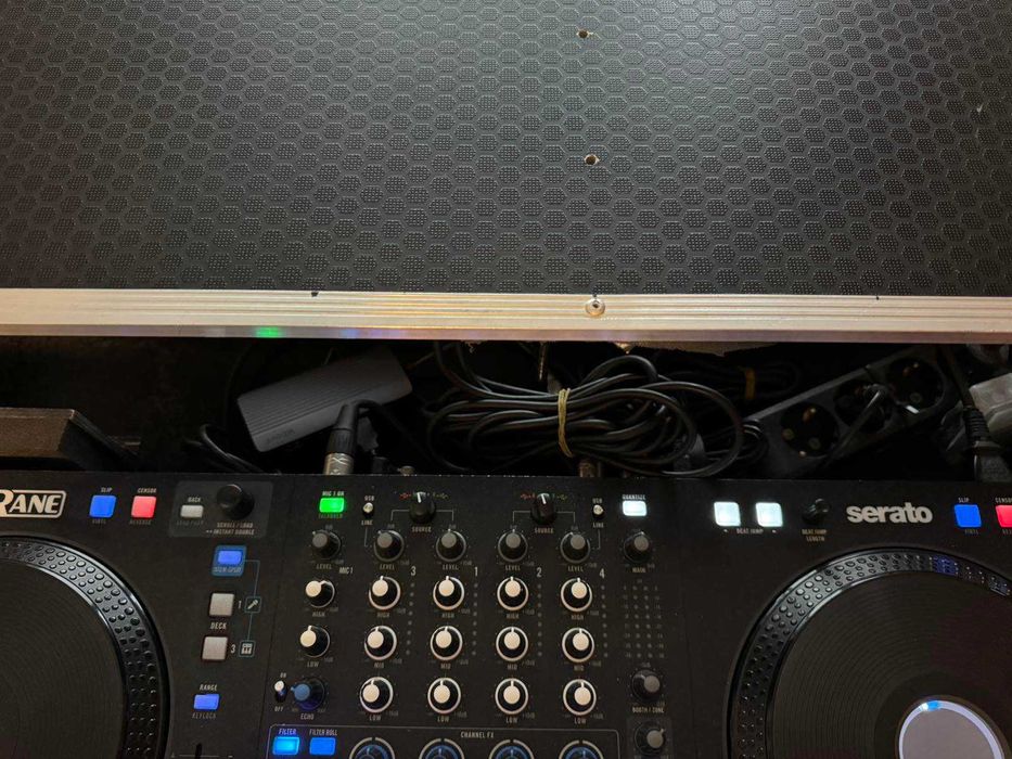 Rane Four контролер конзола DJ