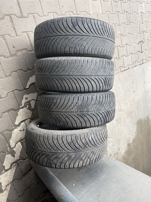 Vand 4 cauciucuri goodyear m+s cu fulg