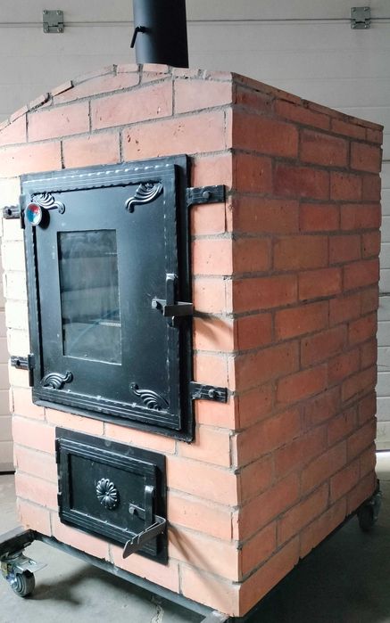 Cuptor pe lemne mobil