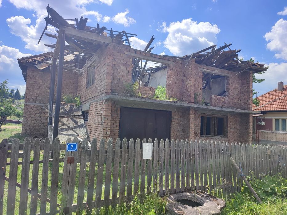 Teren cu potențial uriaș-Renovezi, Reconstruiești sau Demolezi.