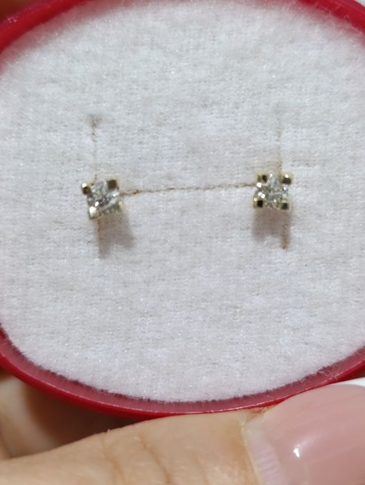 Серьги пусеты с якутскими бриллиантами.