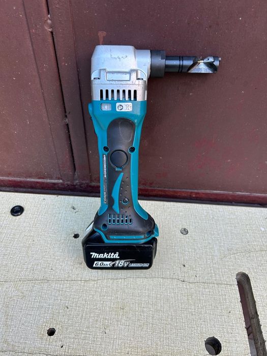 Foarfeca pt tabla ondulata Makita DJN161