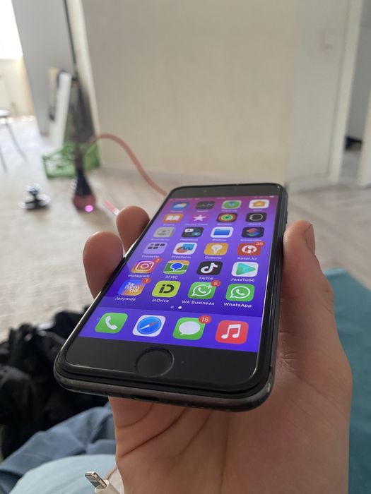 Айфон 8 срочна обменде бар