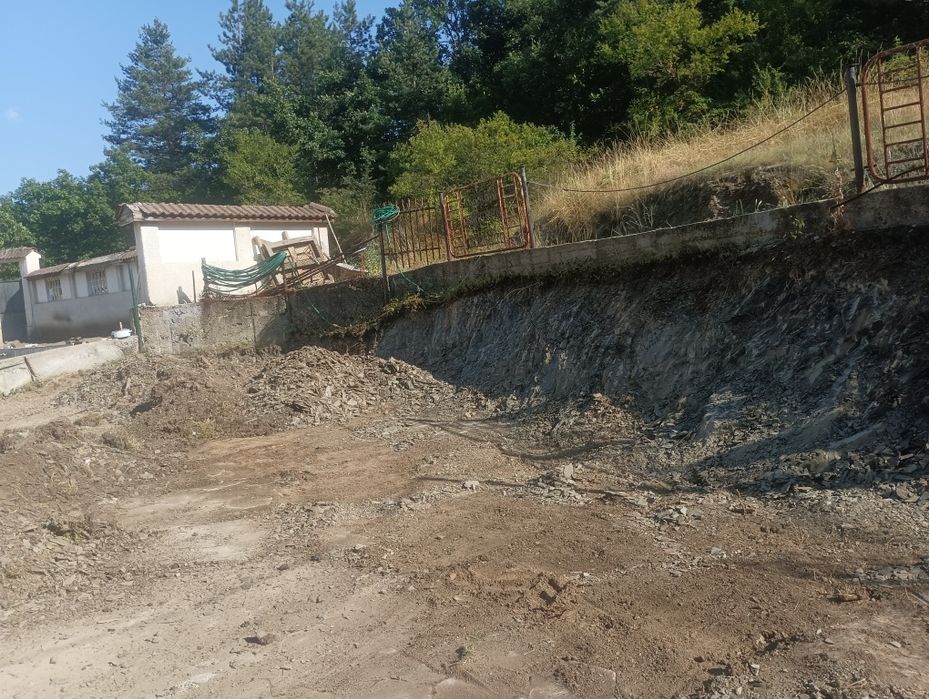 Почистване на парцели,дворове и запустели имоти