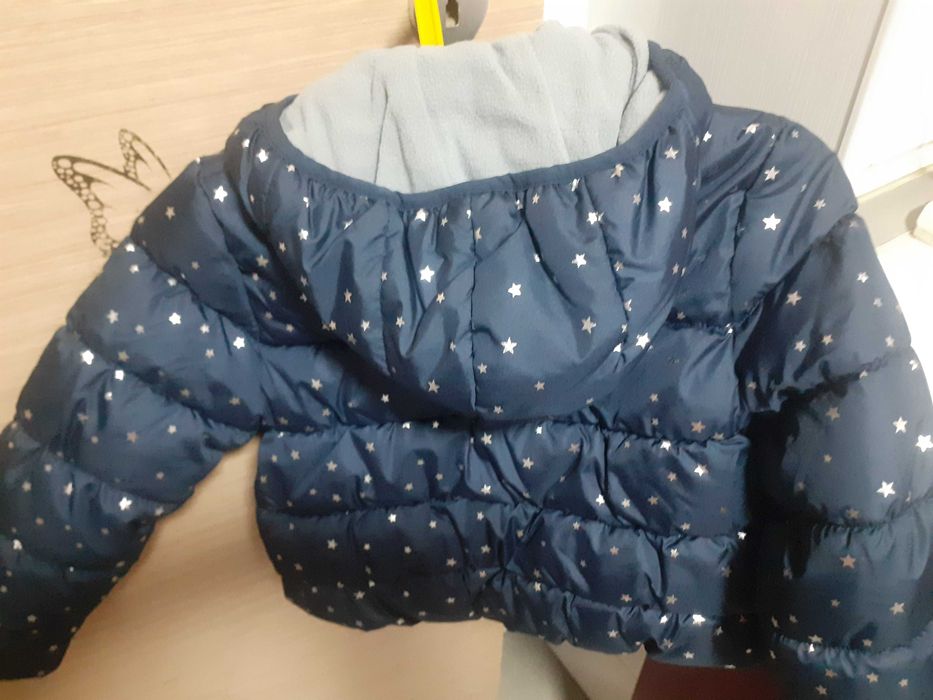 Vand geaca noua, fete 4-5 ani, cu gluga, doua modele diferite, 20 lei