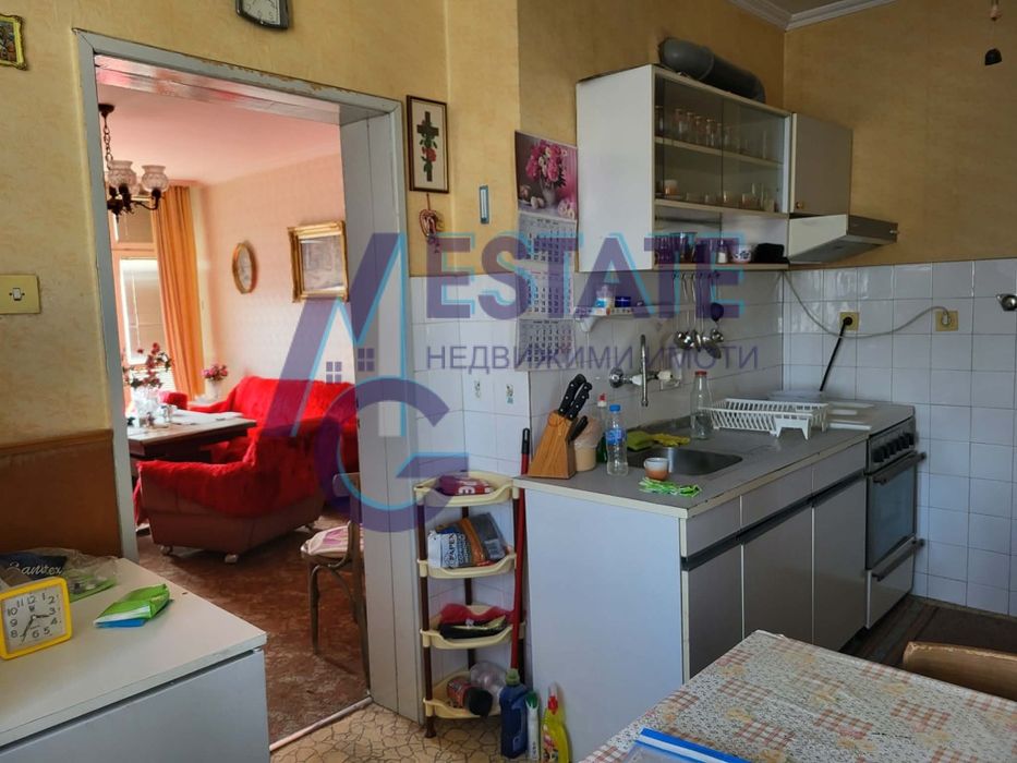 Тристаен апартамент в гр. София, жк. Красна поляна 3