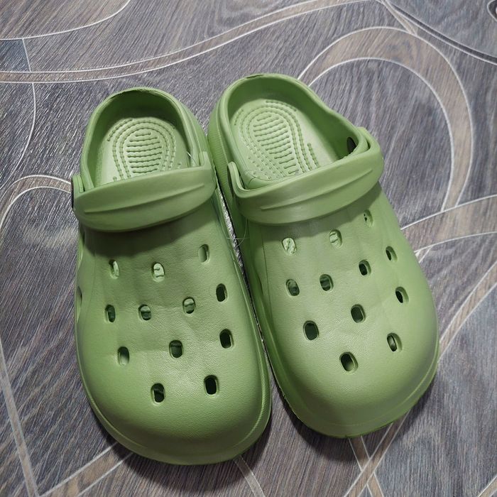 Продам кроксы 35 размера