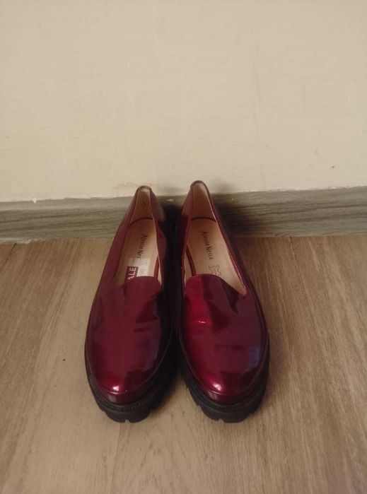 Продам женскую обувь