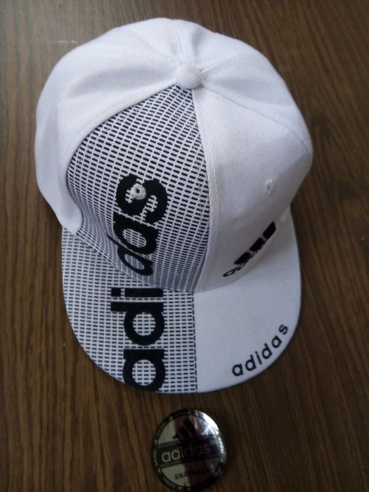 Kрасива шапка  Adidas