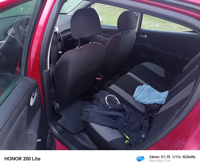 Peugeot 207. 2000€uro  negociabil