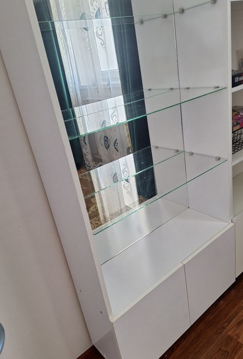 Стеллаж стеклянный