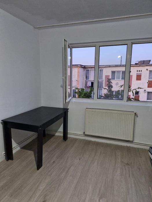 Închiriez apartament cu 2 camere