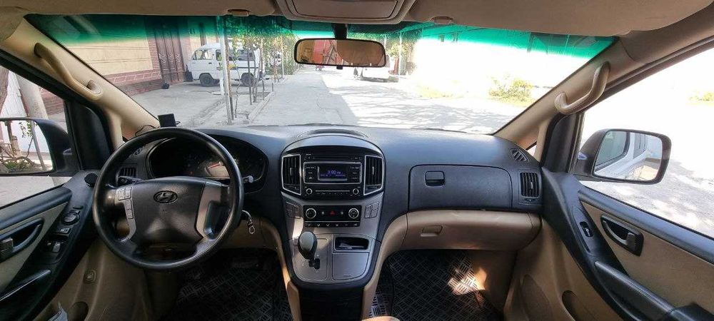 Микроавтобус Hyundai Grand Straia