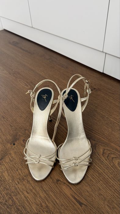 Sandale aurii Gianvitto Rossi masura 37