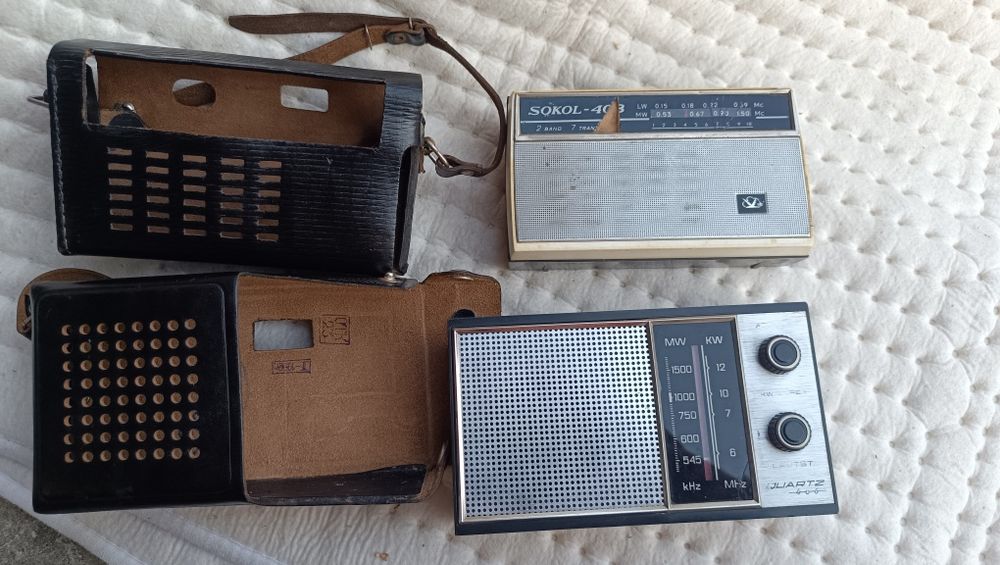 Radio portabil Sokol 403 și Tento Quartz 406