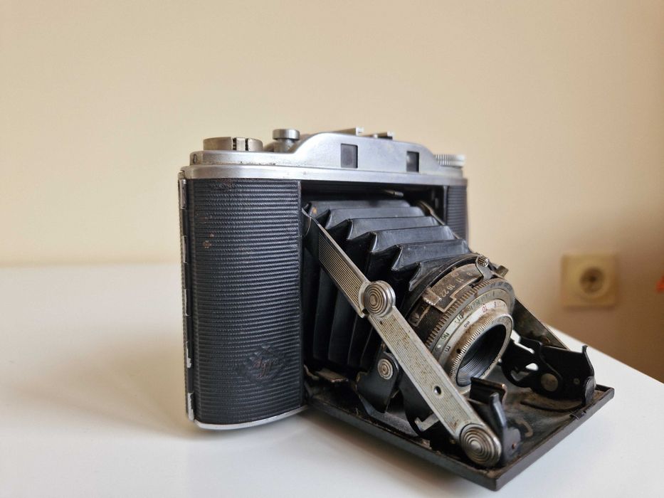 Продавам старинни фотоапарати