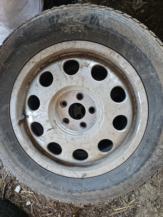 Джанти телефонни шаиби със зимни гуми