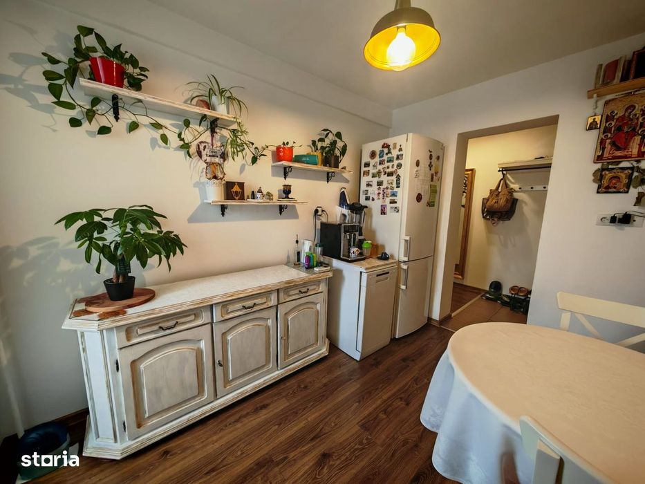 Decomandat, str. Anul 1848 (centru), doua balcoane, etajul 3/4 — fotografia 1