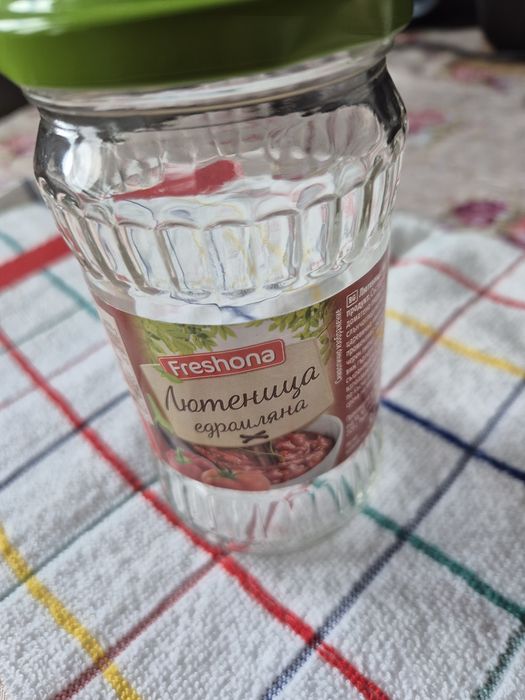 Буркани  употребявани с капачка на  винт