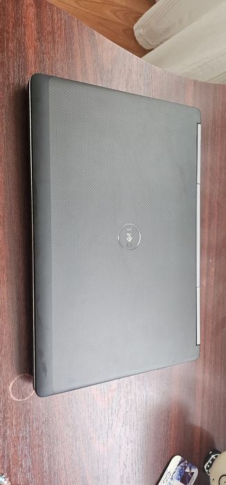 Dell Precision 7720 - i7 32 GB RAM - P4000 8 GB - SSD 256 GB