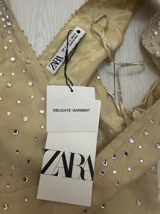 Нова с етикет рокля с камъни Zara