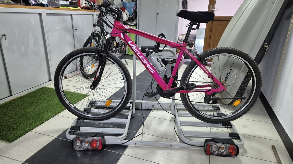 Suport 4 biciclete cu prindere pe carlig Thule