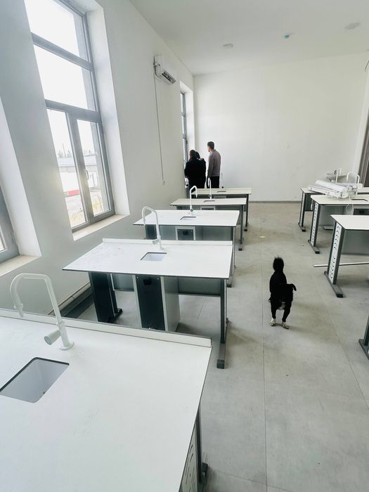 Школьние парты от класса химии