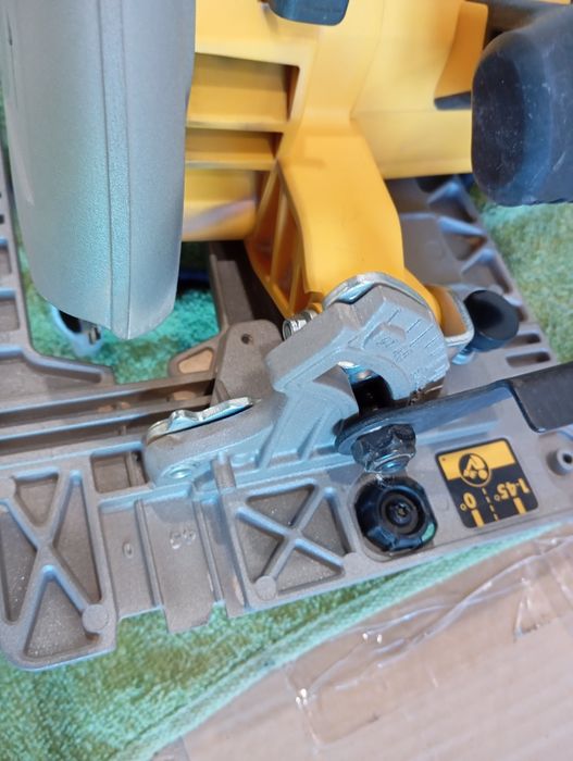 Продам дисковую пилу DeWalt 576k-qs