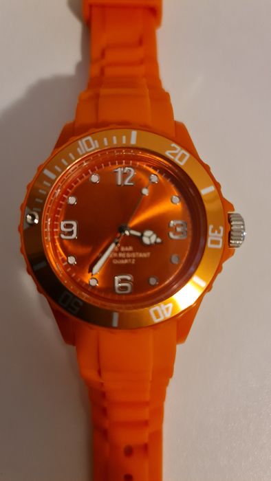 Oferta Ceas rezistent la apa.