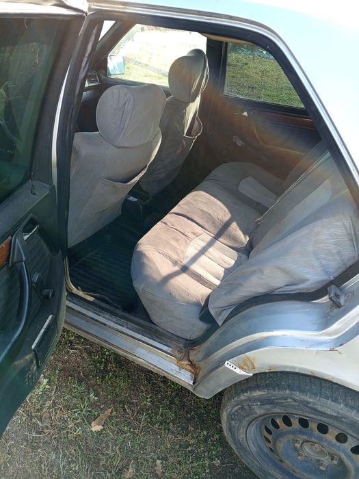 Мерседес 124 на ходу