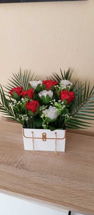 Сатенени рози за всеки повод