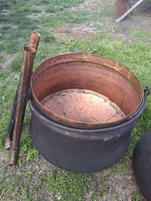 Vand cazan de tuica   2800 lei