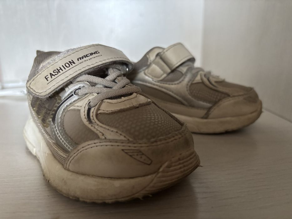 Детские кроссовки