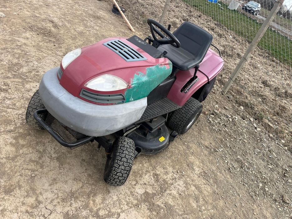 Tractoras gazon motor B&S 17,5 cai