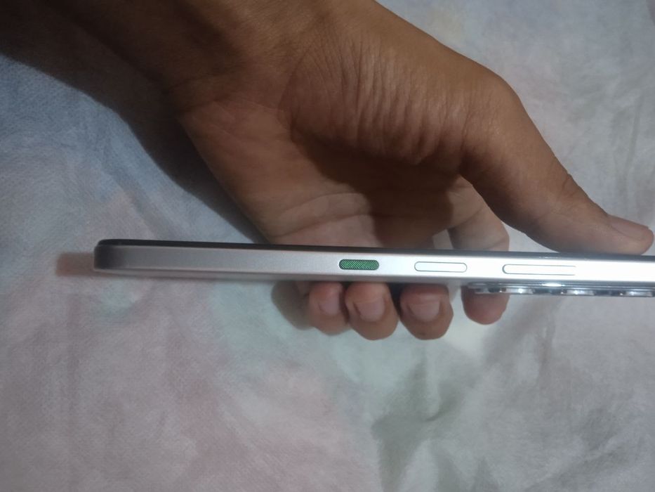 Infinix hot 60 8/128gb srochna