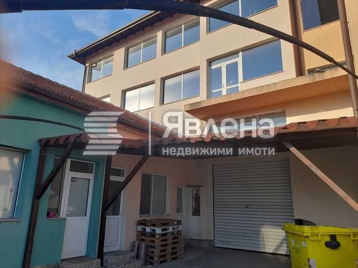 Продава се Склад в Пловдив, Индустриална зона - Север - 2200 кв.м за 660 €/кв.м - Снимка #1
