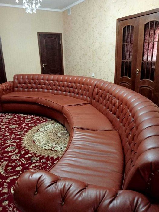 Гостиный длинный диван