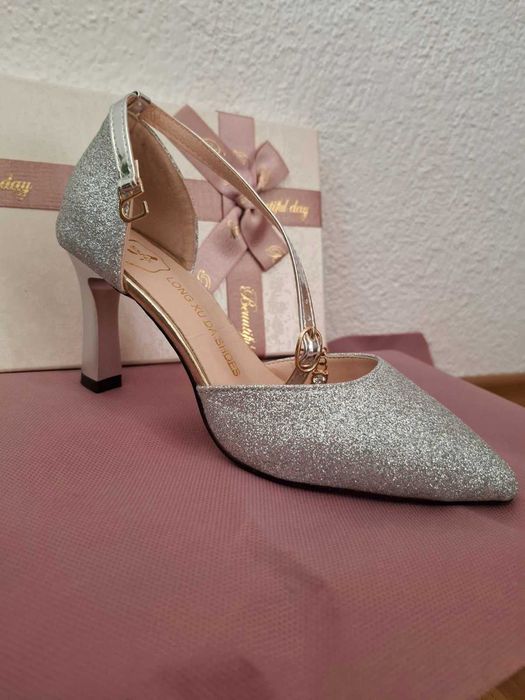 Обувки с тънък ток