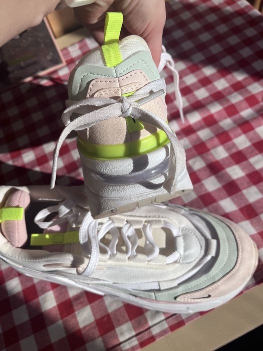 Маратонки NIKE ……