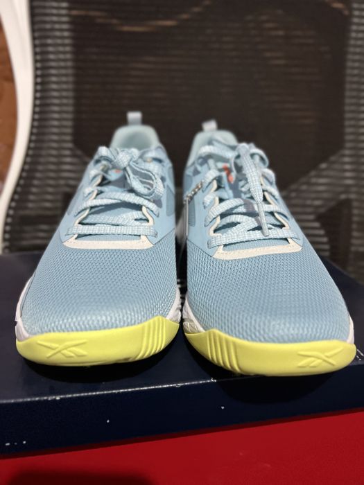 Продам кроссовки Reebok