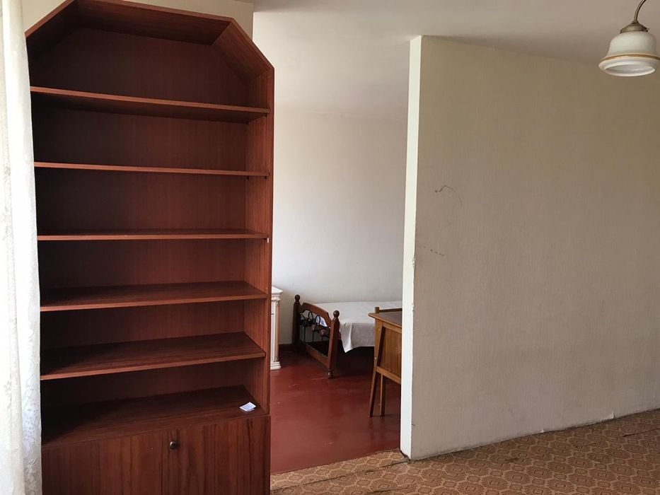 Шкаф, полки с тумбой.