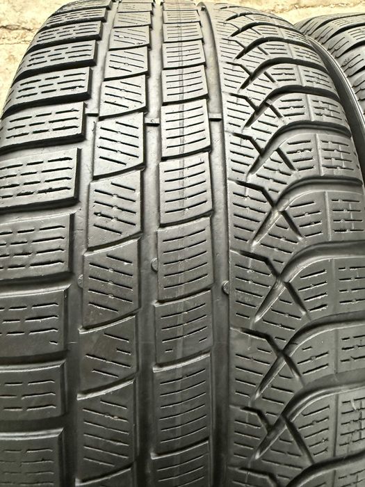2x Anvelope Iarna 245/50 R19 - Pirelli P Zero Winter cu steluta BMW