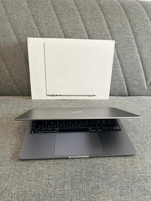Vând Apple MacBook Air M2 – 13,6″ 8Gb Ram, 256 Gb