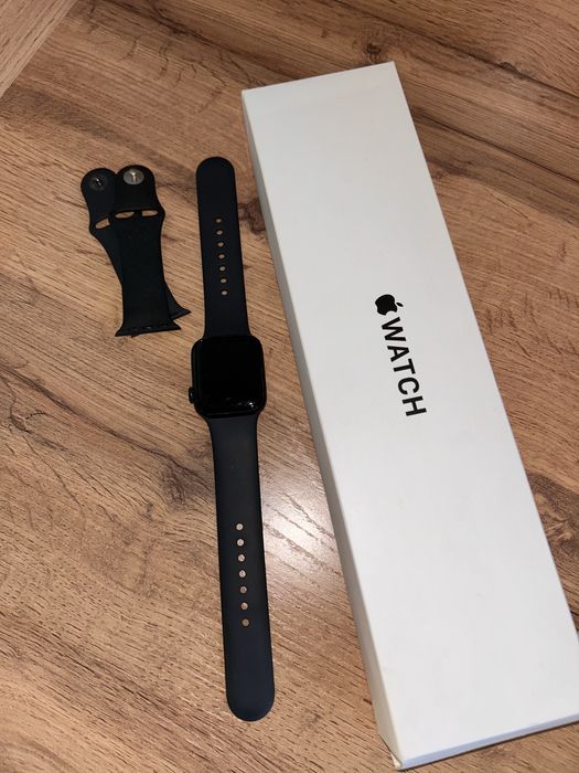 Часы apple watch.