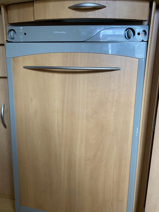 Frigider electrolux rulota swift