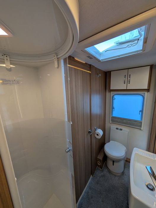 Rulota Lunar Lexon 590, 2018  SKYVIEW duș separat, 4-5pers, Cort,Truma  Alko-Atc