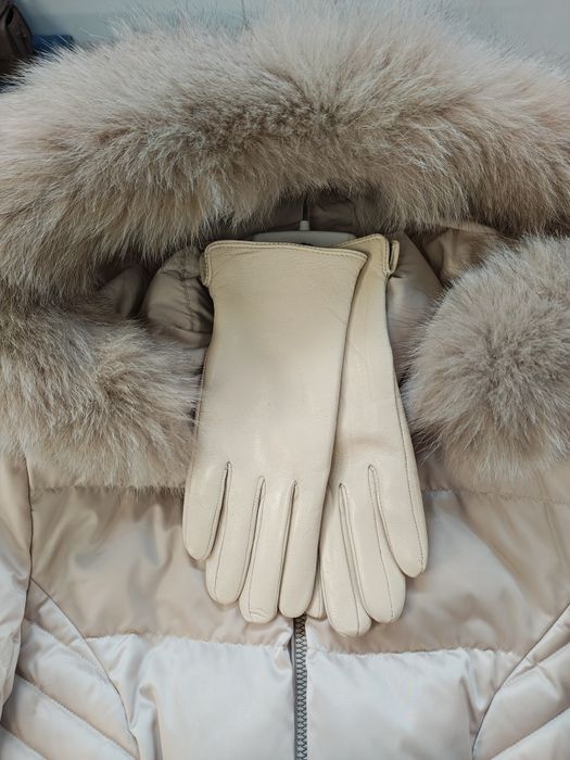 Дамско яке Guess с гъши пух и естествен косъм