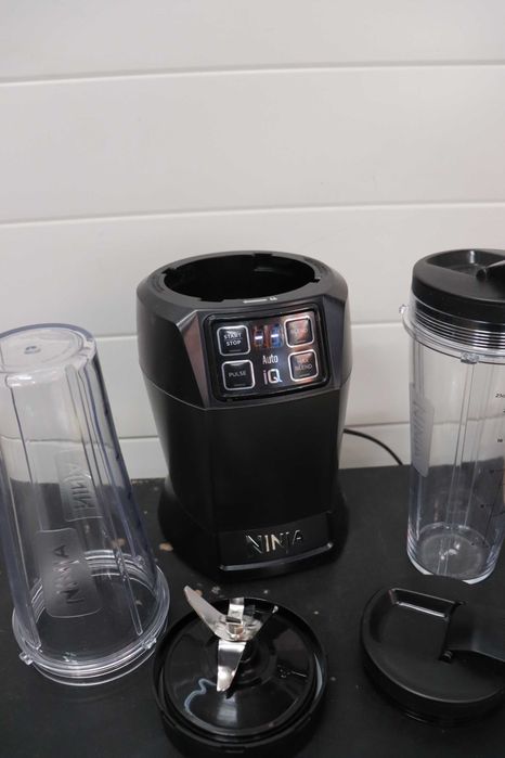 Блендер Ninja 2 програми: 2 чаши x700мл, 1000W, Смути миксер, Auto-iQ