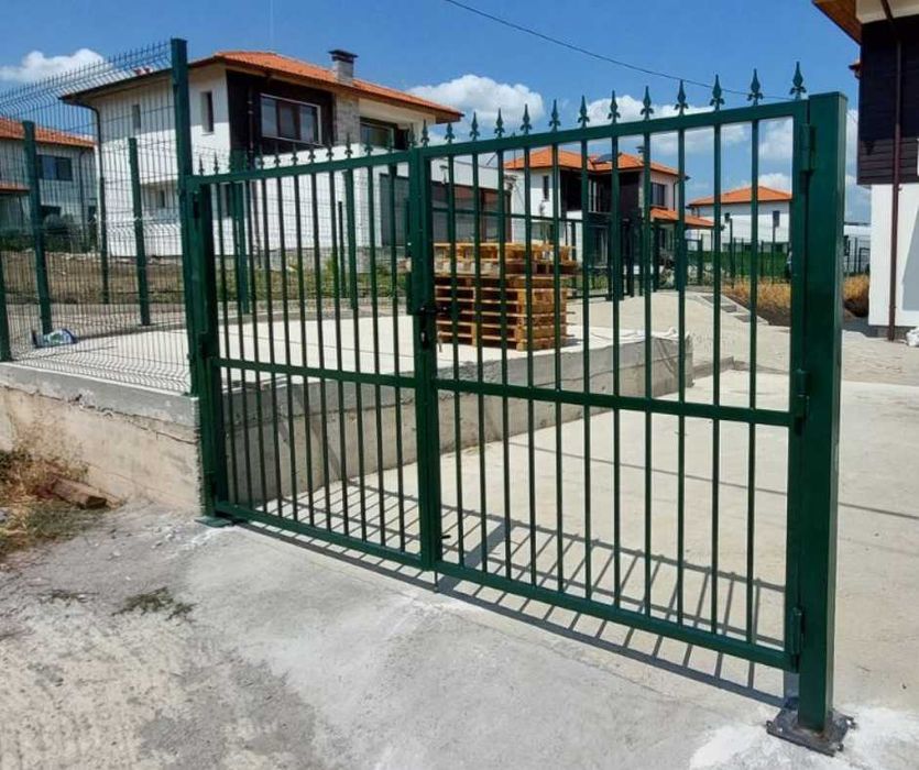 Метлни дворни врати и оградни пата