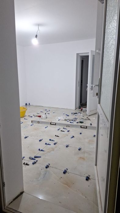 Execut  , Amenajări ,  interioare